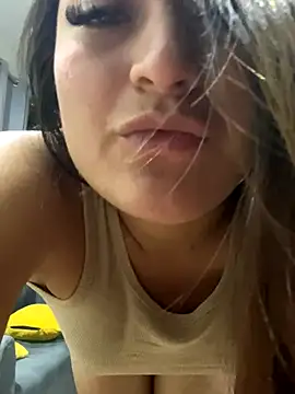 LuceroRm online show from November 12, 2025, 4:49 am