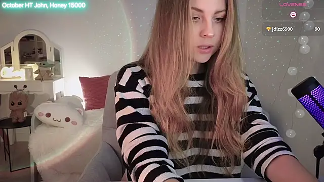 ImKeira online show from October 10, 2025, 7:15 pm