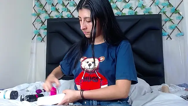 Snapshot of EmmaWilliamss chatting on November 19, 2025, 7:58 pm EmmaWilliamss online show from November 19, 2025, 7:58 pm