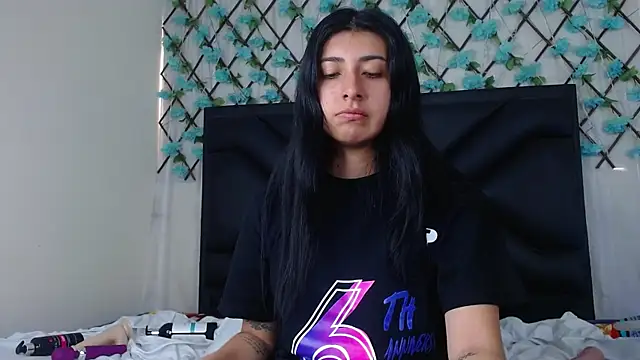 Snapshot of EmmaWilliamss chatting on November 26, 2025, 3:23 pm EmmaWilliamss online show from November 26, 2025, 3:23 pm