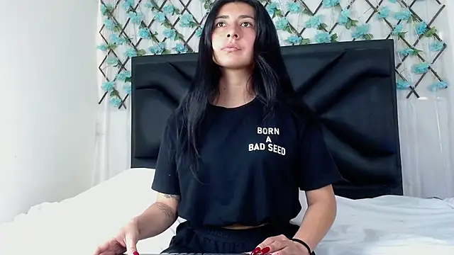 Snapshot of EmmaWilliamss chatting on December 1, 2025, 3:24 pm EmmaWilliamss online show from December 1, 2025, 3:24 pm