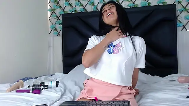 Snapshot of EmmaWilliamss chatting on November 11, 2025, 4:35 pm EmmaWilliamss online show from November 11, 2025, 4:35 pm