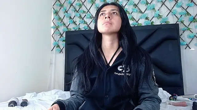 Snapshot of EmmaWilliamss chatting on November 28, 2025, 3:34 pm EmmaWilliamss online show from November 28, 2025, 3:34 pm