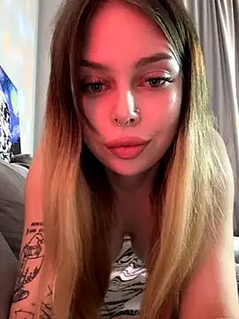 TwixiPixxie online show from November 16, 2025, 5:39 pm