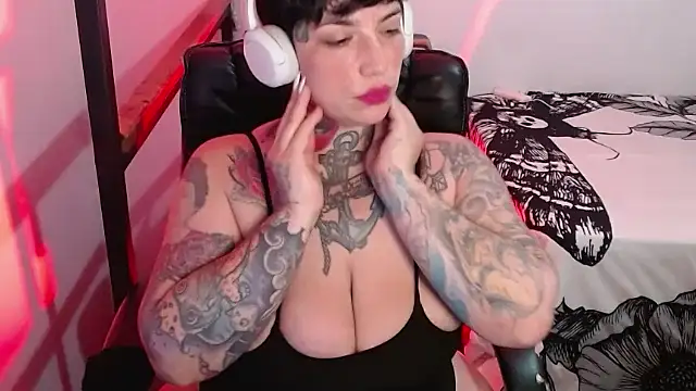 VampGirl1 online show from January 28, 2025, 10:12 pm