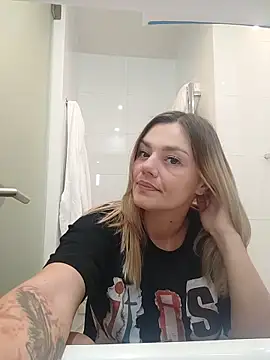 KrissSexi online show from November 10, 2025, 6:35 pm