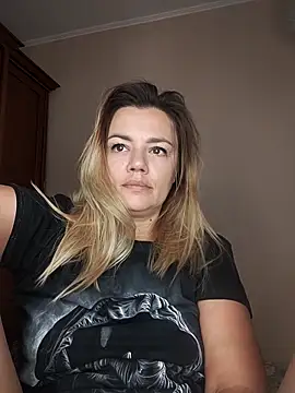 KrissSexi online show from October 17, 2025, 5:44 am