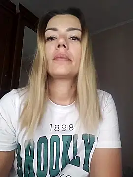 KrissSexi online show from October 12, 2025, 7:43 am