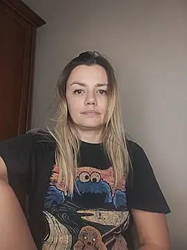 KrissSexi online show from November 28, 2025, 5:13 pm