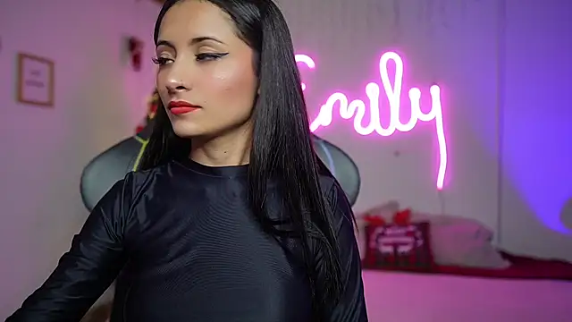 Snapshot of emily_smittt chatting on December 7, 2024, 12:57 am emily smittt online show from December 7, 2024, 12:57 am