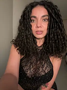 Snapshot of Mariecurl chatting on February 13, 2026, 11:27 pm Mariecurl online show from February 13, 2026, 11:27 pm