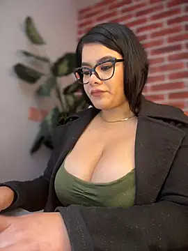 Snapshot of Insane_Issa chatting on January 20, 2025, 7:57 pm Insane Issa online show from January 20, 2025, 7:57 pm