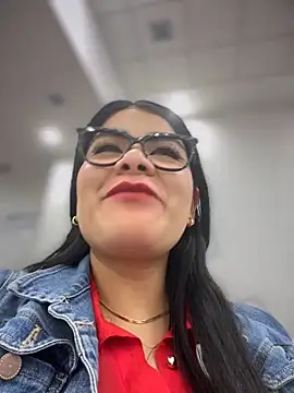 Snapshot of Insane_Issa chatting on January 31, 2025, 9:16 pm Insane Issa online show from January 31, 2025, 9:16 pm