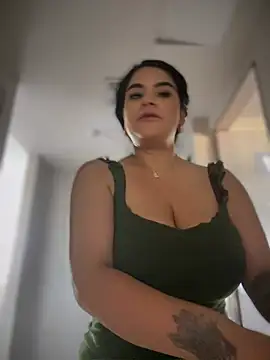 Snapshot of Insane_Issa chatting on March 19, 2025, 8:43 pm Insane Issa online show from March 19, 2025, 8:43 pm