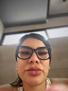 Snapshot of Insane_Issa chatting on March 8, 2025, 10:02 pm Insane Issa online show from March 8, 2025, 10:02 pm