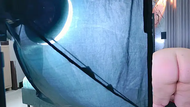 Snapshot of NathaxaLeans chatting on October 24, 2025, 11:42 am NathaxaLeans online show from October 24, 2025, 11:42 am