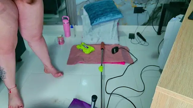 Snapshot of NathaxaLeans chatting on November 18, 2025, 11:46 am NathaxaLeans online show from November 18, 2025, 11:46 am