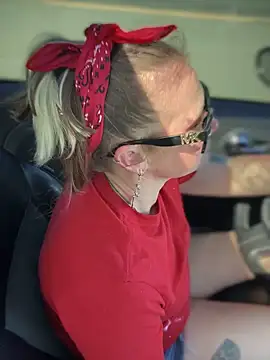 SummerBlueMoon online show from October 17, 2025, 7:15 pm