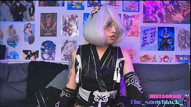 snowblack  online show from February 14, 2026, 3:45 pm