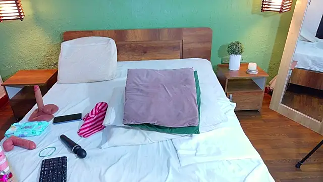 Snapshot of dannaahbrown chatting on March 4, 2026, 8:05 pm dannaahbrown online show from March 4, 2026, 8:05 pm