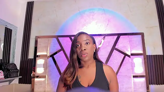 Athenea Mills online show from March 30, 2026, 6:53 pm