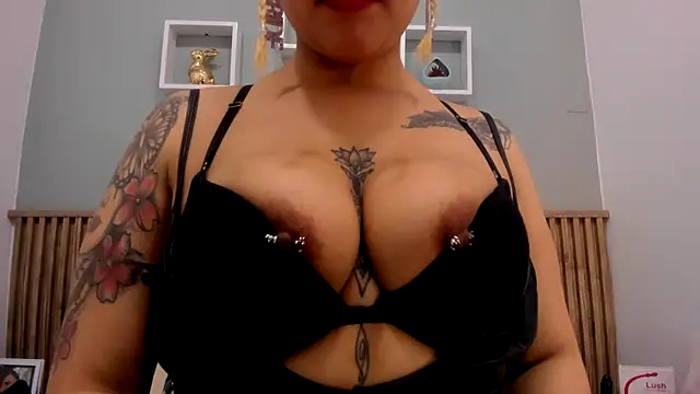 Snapshot of SalommeeT chatting on November 27, 2025, 8:53 pm SalommeeT online show from November 27, 2025, 8:53 pm