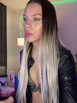 Snapshot of KittyKatyDream chatting on February 20, 2025, 8:03 pm KittyKatyDream online show from February 20, 2025, 8:03 pm