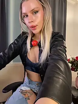 Snapshot of KittyKatyDream chatting on February 10, 2026, 3:55 pm KittyKatyDream online show from February 10, 2026, 3:55 pm