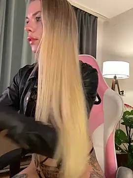 KittyKatyDream online show from April 18, 2026, 7:18 pm