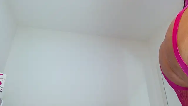 sashacreamy  online show from November 20, 2025, 5:41 am