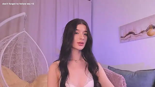 Snapshot of LauraCoy chatting on January 20, 2025, 11:32 pm LauraCoy online show from January 20, 2025, 11:32 pm