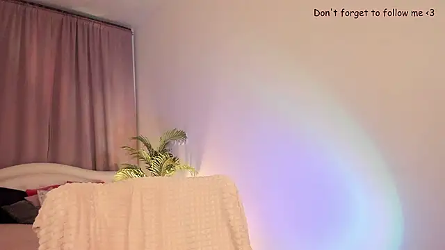 Snapshot of LauraCoy chatting on February 6, 2025, 8:23 pm LauraCoy online show from February 6, 2025, 8:23 pm