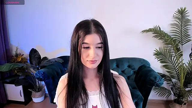 Snapshot of LauraCoy chatting on January 27, 2025, 8:17 pm LauraCoy online show from January 27, 2025, 8:17 pm