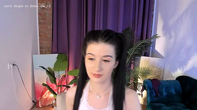 Snapshot of LauraCoy chatting on January 30, 2025, 11:24 pm LauraCoy online show from January 30, 2025, 11:24 pm