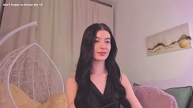 Snapshot of LauraCoy chatting on January 21, 2025, 2:33 am LauraCoy online show from January 21, 2025, 2:33 am