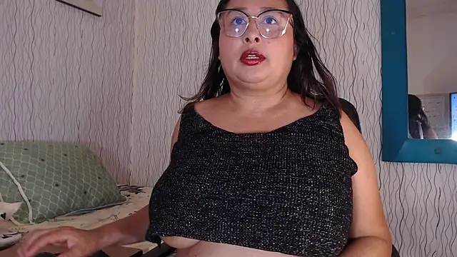 NadiaWhite online show from October 15, 2025, 5:43 pm