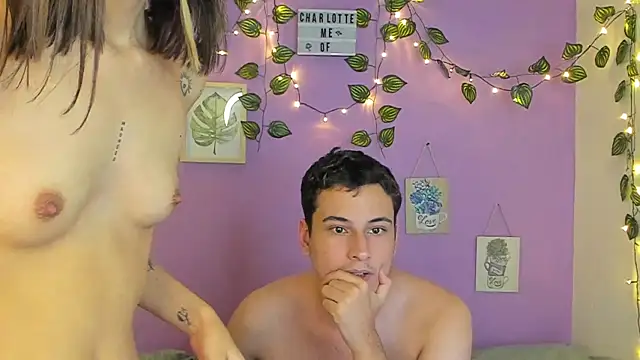 Snapshot of charlottte_queen chatting on December 14, 2024, 1:06 am charlottte queen online show from December 14, 2024, 1:06 am