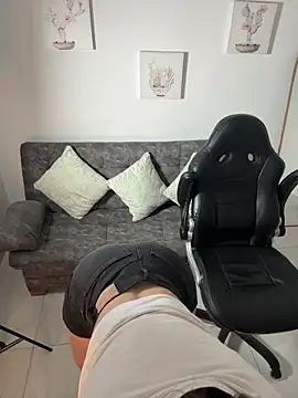 Megan lu2 online show from November 20, 2025, 11:55 am