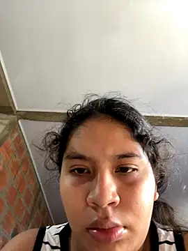 moncerrat luna online show from November 19, 2025, 4:40 pm