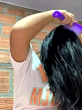 moncerrat luna online show from November 14, 2025, 8:23 pm