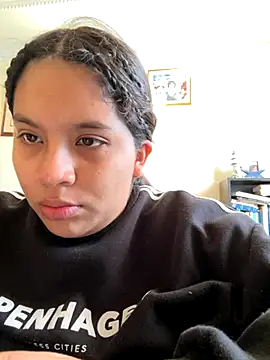 moncerrat luna online show from October 16, 2025, 10:18 pm