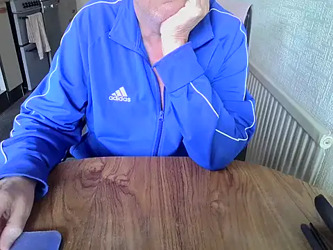 Snapshot of daddyflash chatting on June 4, 2026, 10:42 am daddyflash online show from June 4, 2026, 10:42 am