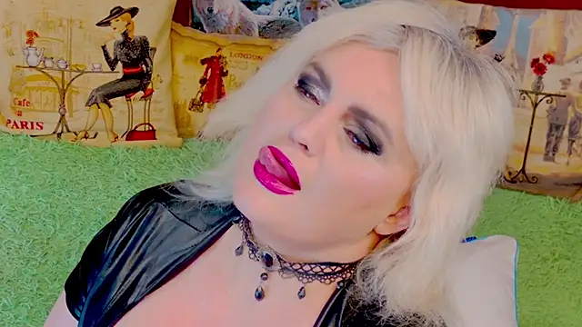 Snapshot of stiphlermom chatting on December 1, 2025, 3:46 pm stiphlermom online show from December 1, 2025, 3:46 pm