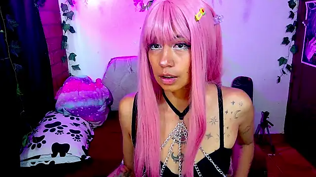 Roxanbunny1 online show from December 4, 2025, 5:56 pm