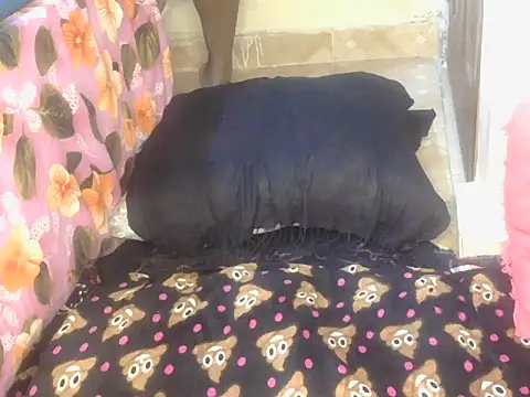 Snapshot of Pretty_hazel chatting on October 13, 2025, 4:14 am Pretty hazel online show from October 13, 2025, 4:14 am