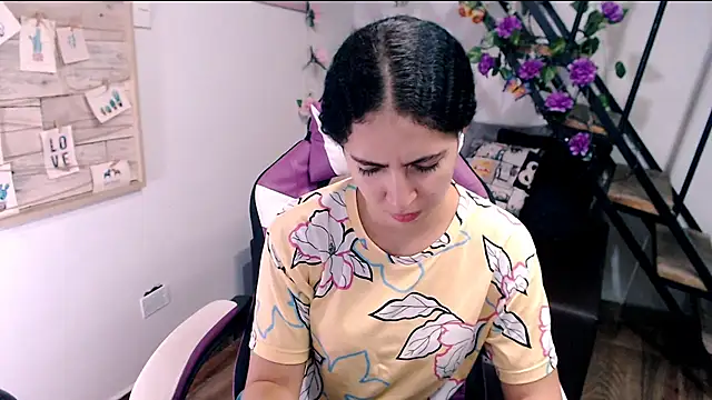 Snapshot of samantha_baby_ chatting on April 18, 2026, 6:21 pm samantha baby online show from April 18, 2026, 6:21 pm