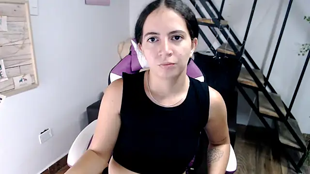 samantha baby  online show from November 20, 2025, 5:02 pm