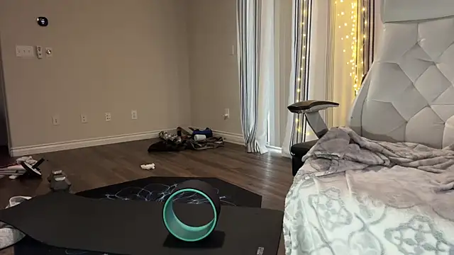 alexmannd online show from October 23, 2025, 2:38 pm