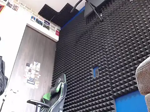 Snapshot of Curly_Angel24 chatting on February 10, 2026, 9:03 pm Curly Angel24 online show from February 10, 2026, 9:03 pm