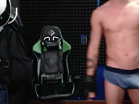 Snapshot of Curly_Angel24 chatting on October 24, 2025, 10:20 pm Curly Angel24 online show from October 24, 2025, 10:20 pm